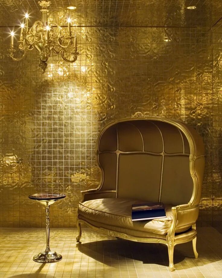 Золото в интерьере. Philippe Starck Design. Филипп Старк дизайнер интерьеры золото. Золотой интерьер.