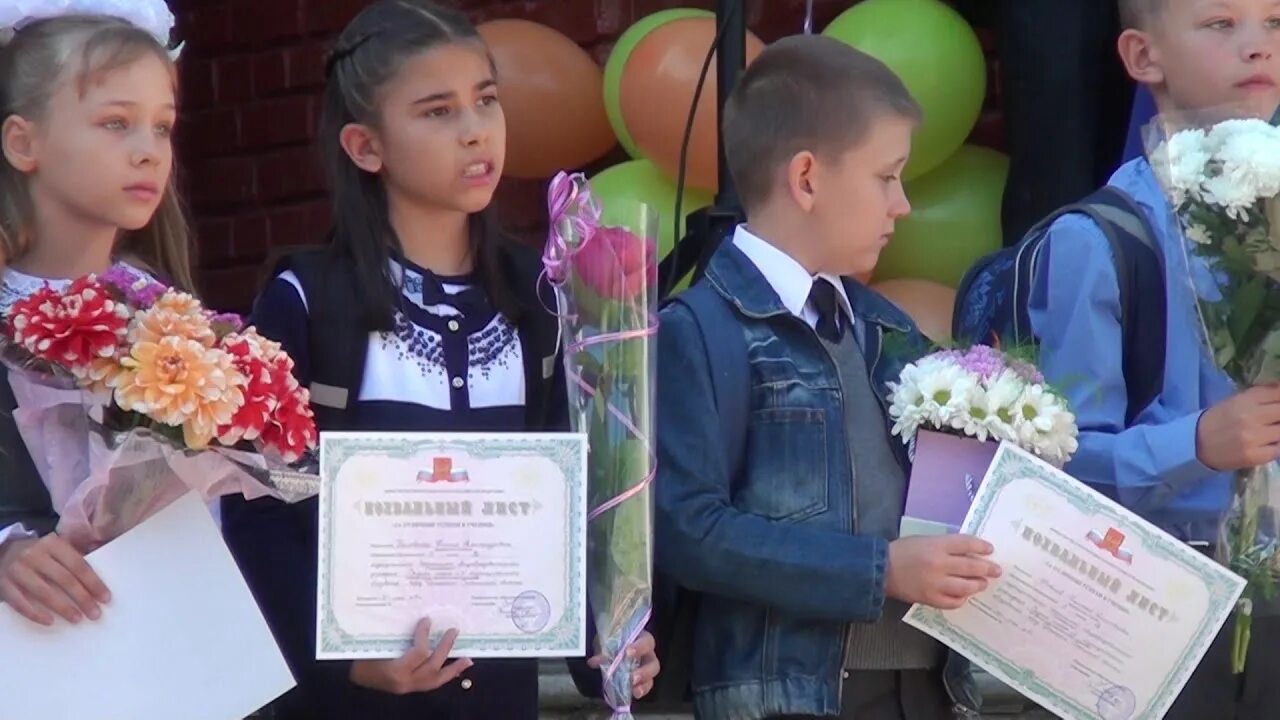 Десногорск 3 школа линейка. Школа номер 4 Десногорск 2020. Войтович 1 школа Десногорск. Третья школа Десногорск родители