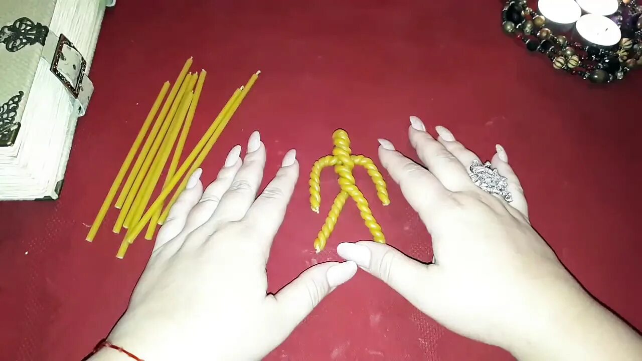 Как делать скрутки из свечей. Кукла из восковых свечей. кукла из свечи церковной. кукла вуду из свечей. кукла вуду из воска.