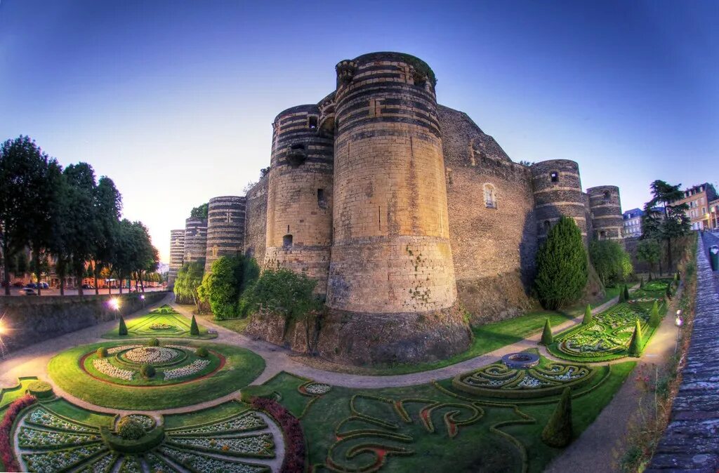 Анже. Angers Франция. Анже Франция город. Замок Анже Франция. Chateau d'Angers замок.