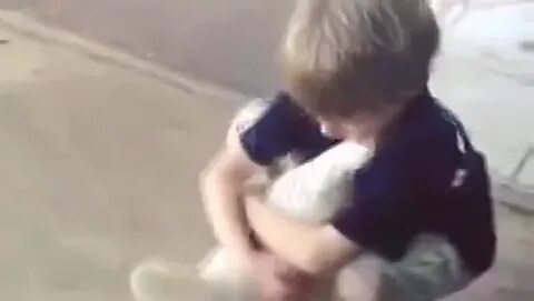 Мальчик курицу видео