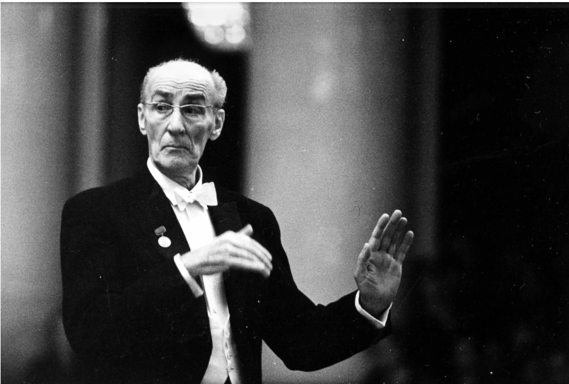 Мравинский википедия. Мравинский дирижирует. Мравинский молодой. Мравинский википедия. Мравинский дирижер.