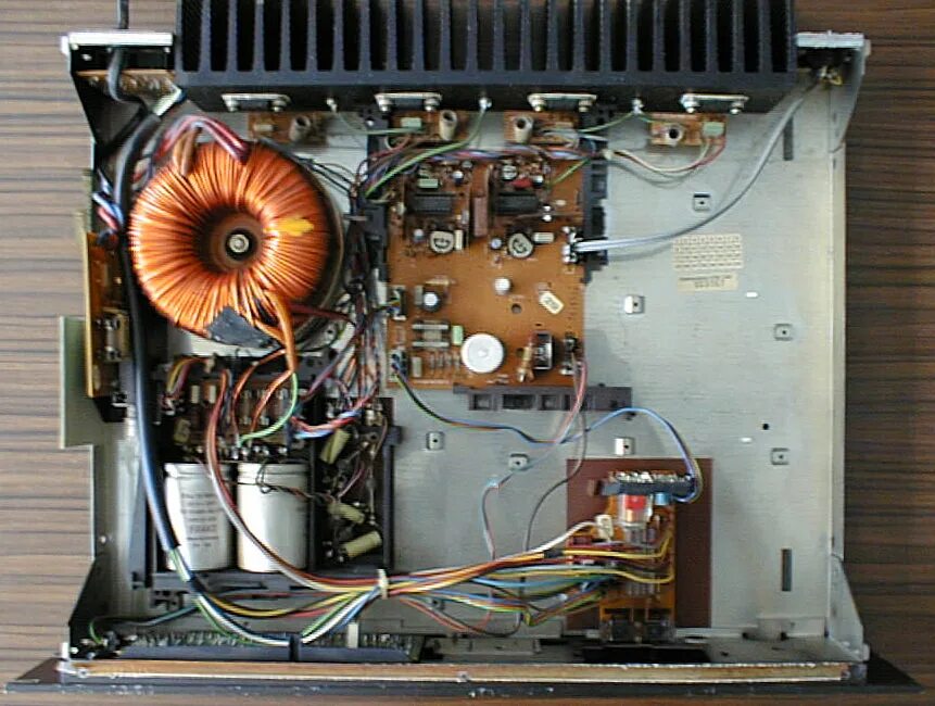 Telefunken tf1241 модернизировал. Telefunken opus 2550 радиомузей. Led telefunken tf-led24s89t2. Телефункен tr350. Музыкальный инструмент телефункен.