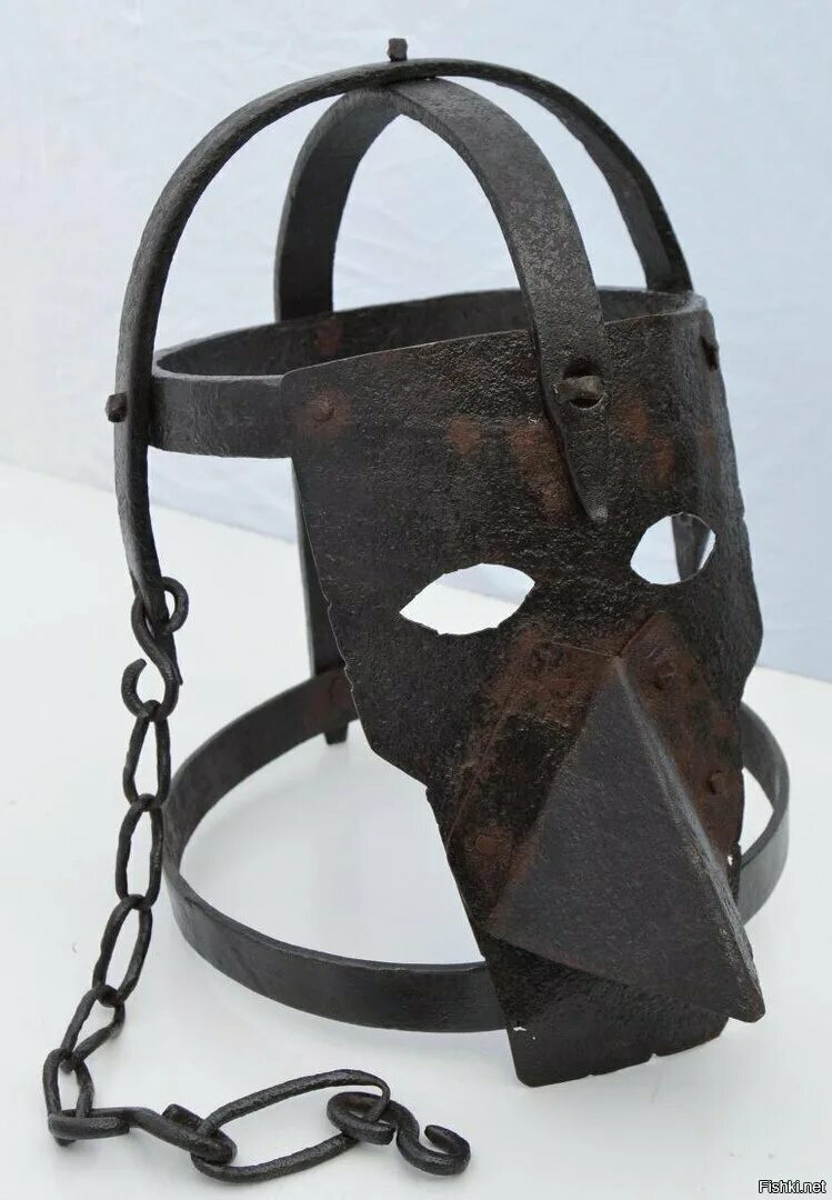 маска позора орудие пыток. металлическая маска средневековая. железные маски наказания. железные маски средневековья. железная маска позора средневековье.