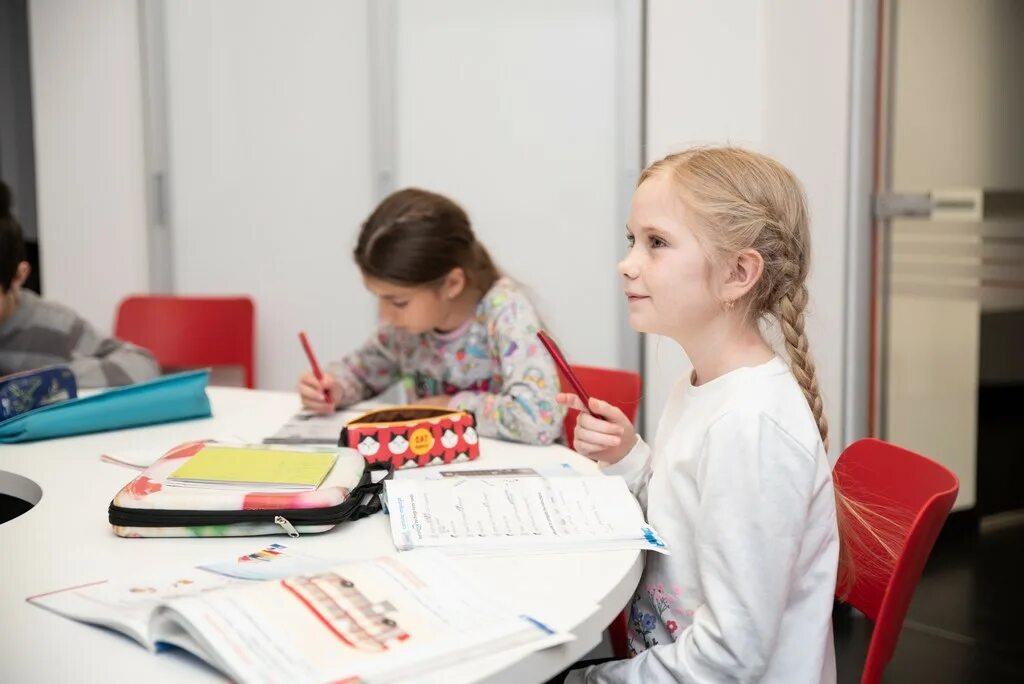 Английский для детей нижний. Дети учат английский. Английский для детей нижний. Английский для детей нижний. Академия развития интеллекта boom kids серпухов.