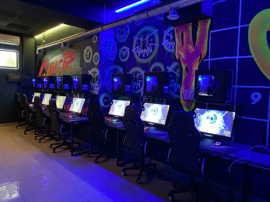 Компьютерный клуб. Игровой компьютерный салон. Бизнес план компьютерного клуба. Компьютерный центр санкт петербург. Компьютерный зал арена в 2021.