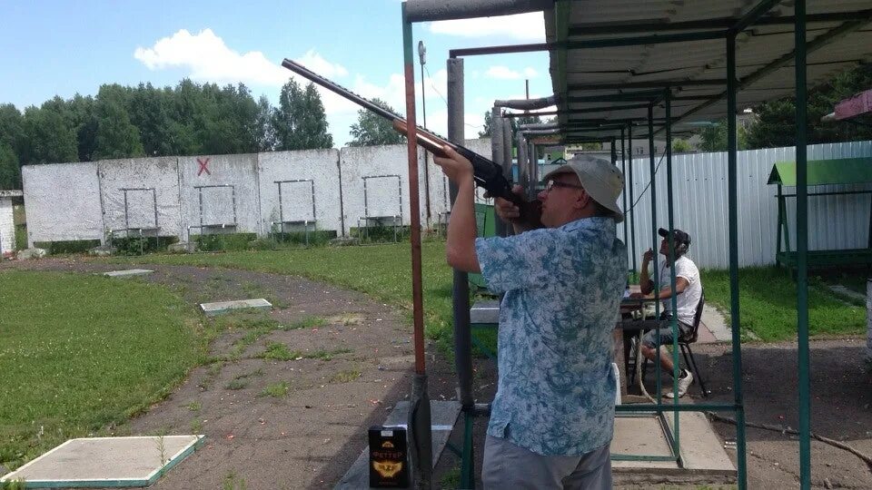 Спортивно стрелковый комплекс. Стрельба спортинг компакт. Стенд для стрельбы с пулеулавливателем. Стрелково стендовый. Скит стендовая стрельба схема.