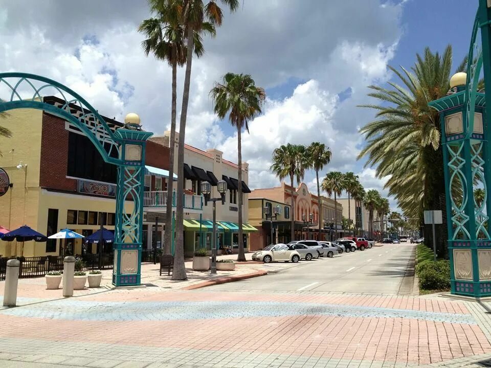 Little area. Дейтона Бич Флорида. South Beach Street historic District Дейтона-Бич. Дейтона-Бич достопримечательности. Уолтер стрит Бич фото.