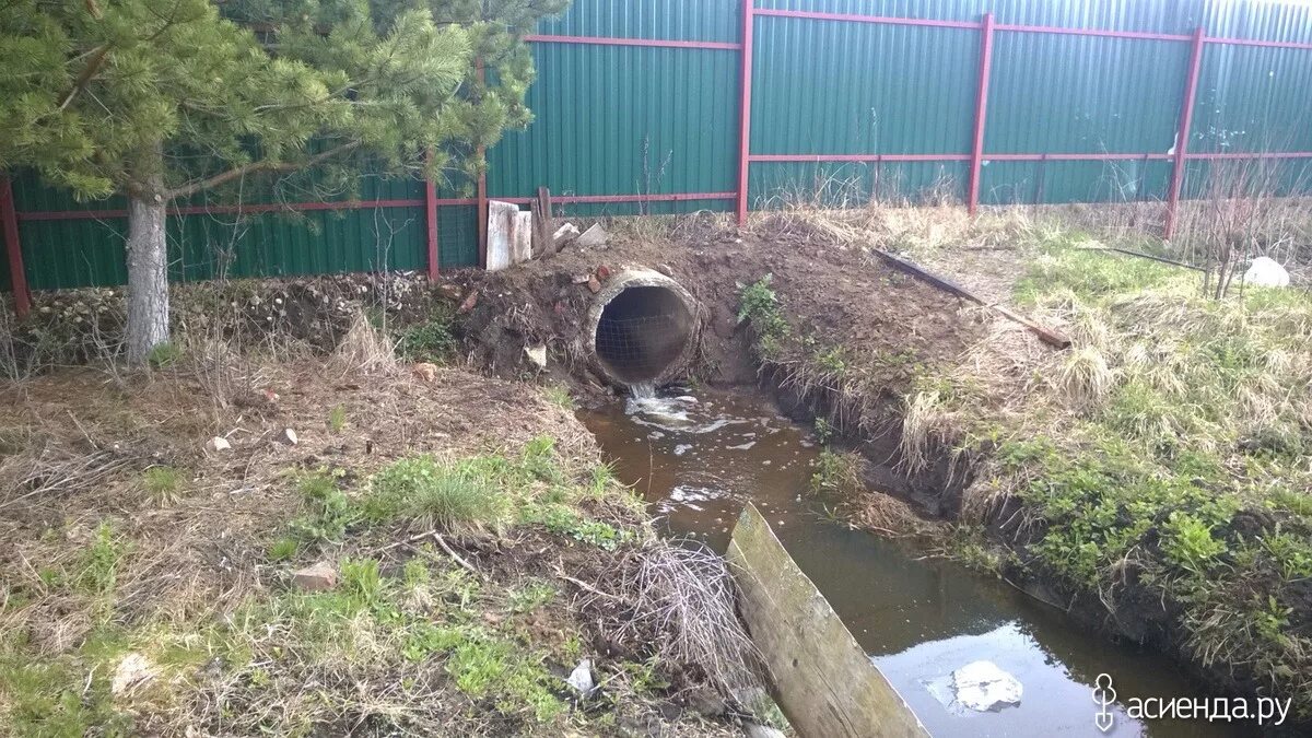 Стоит вода на участке что делать. Трубы пруда на участке. Труба дренажная для ручья. Труба для ручья на участке. Ручей в трубу.