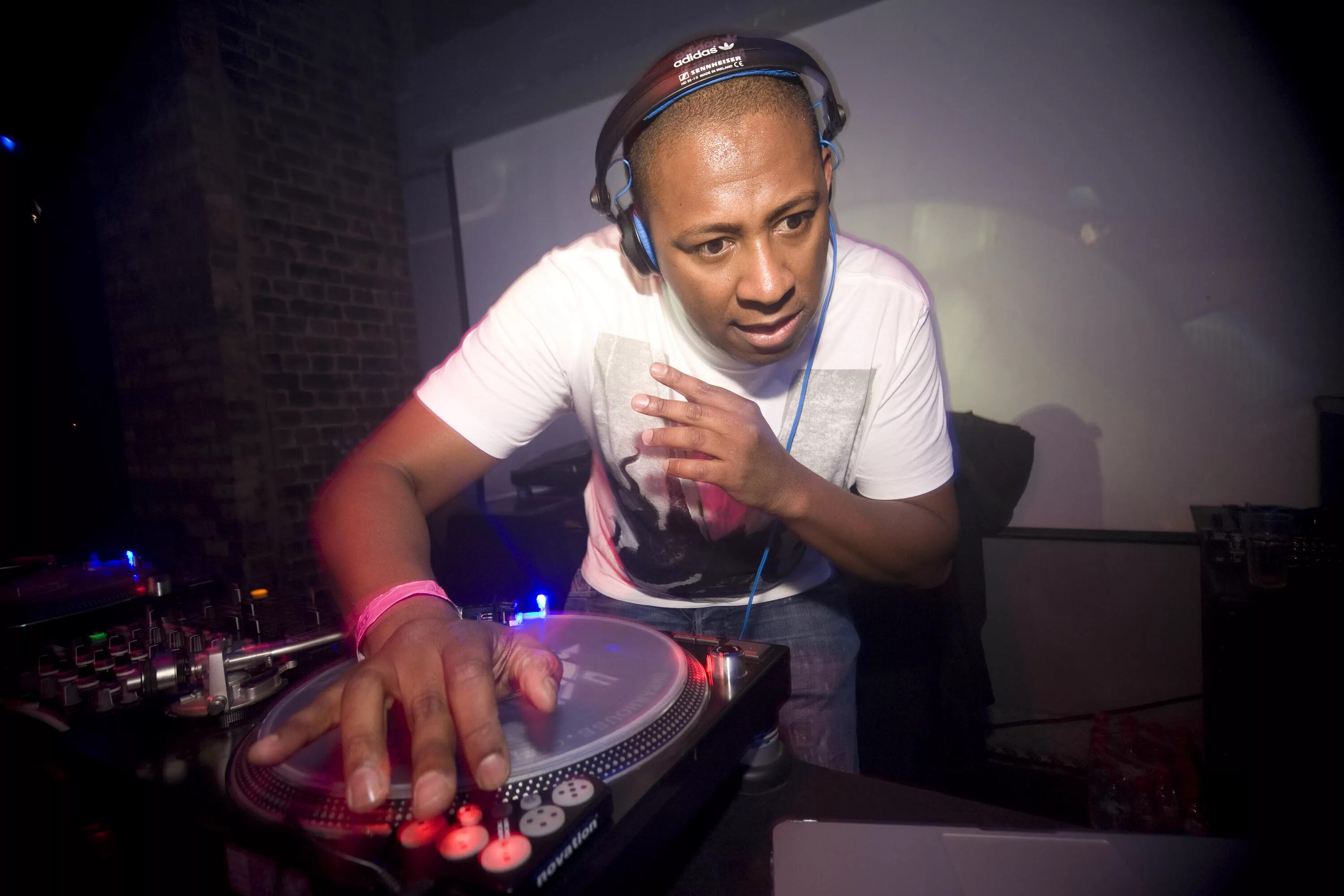 Dj nate. Диджей триппи флэмбой mewmet. Диджеи kn. Featured dj. Диджей триппи флейм бой.