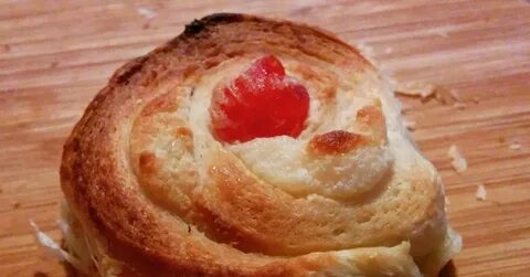 Булочки с вишней