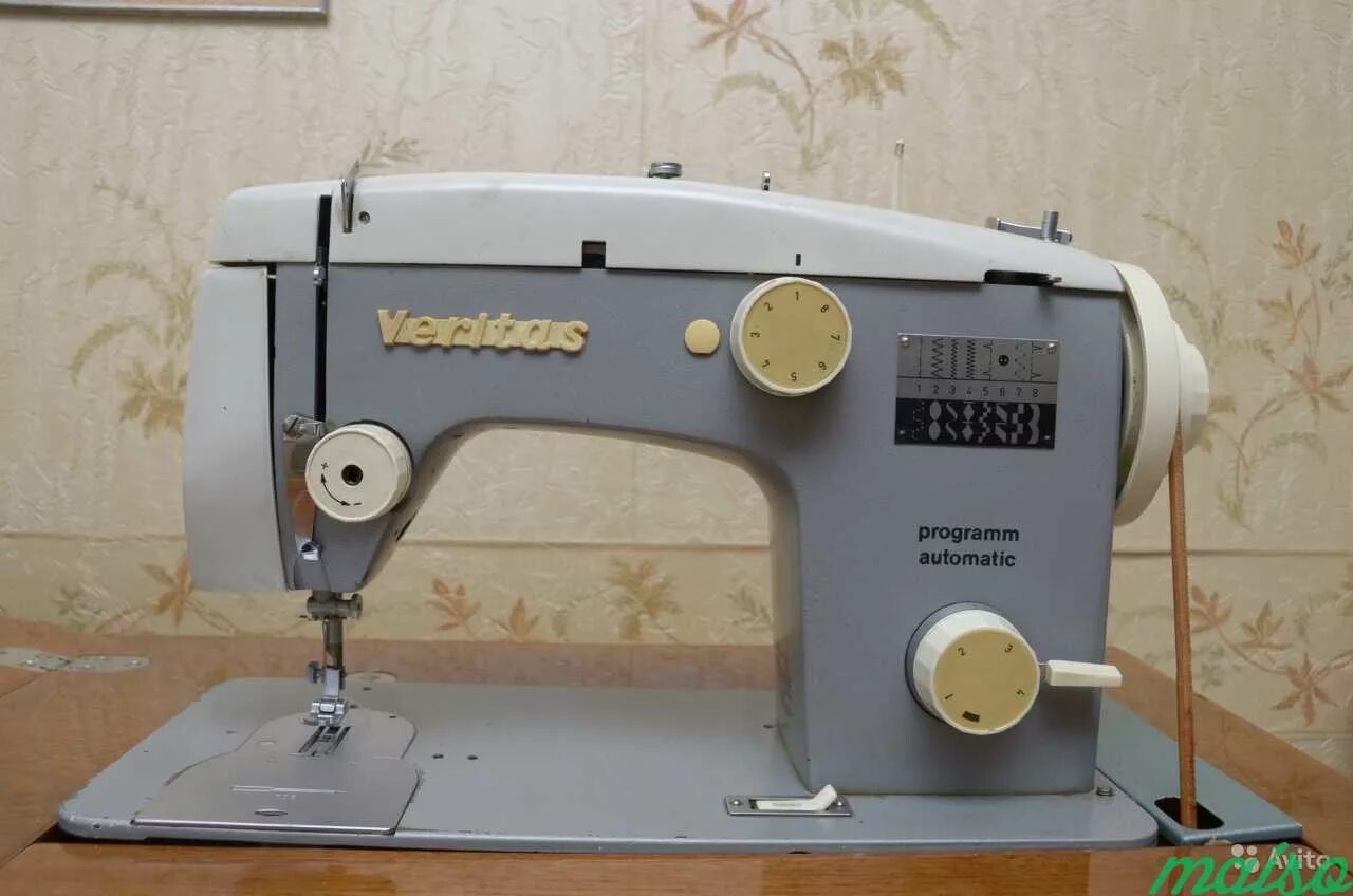 Швейная машинка veritas. Veritas Швейные машины. Швейная машинка Веритас 8018/2 авито. Швейная машинка Веритас ножная с тумбой.