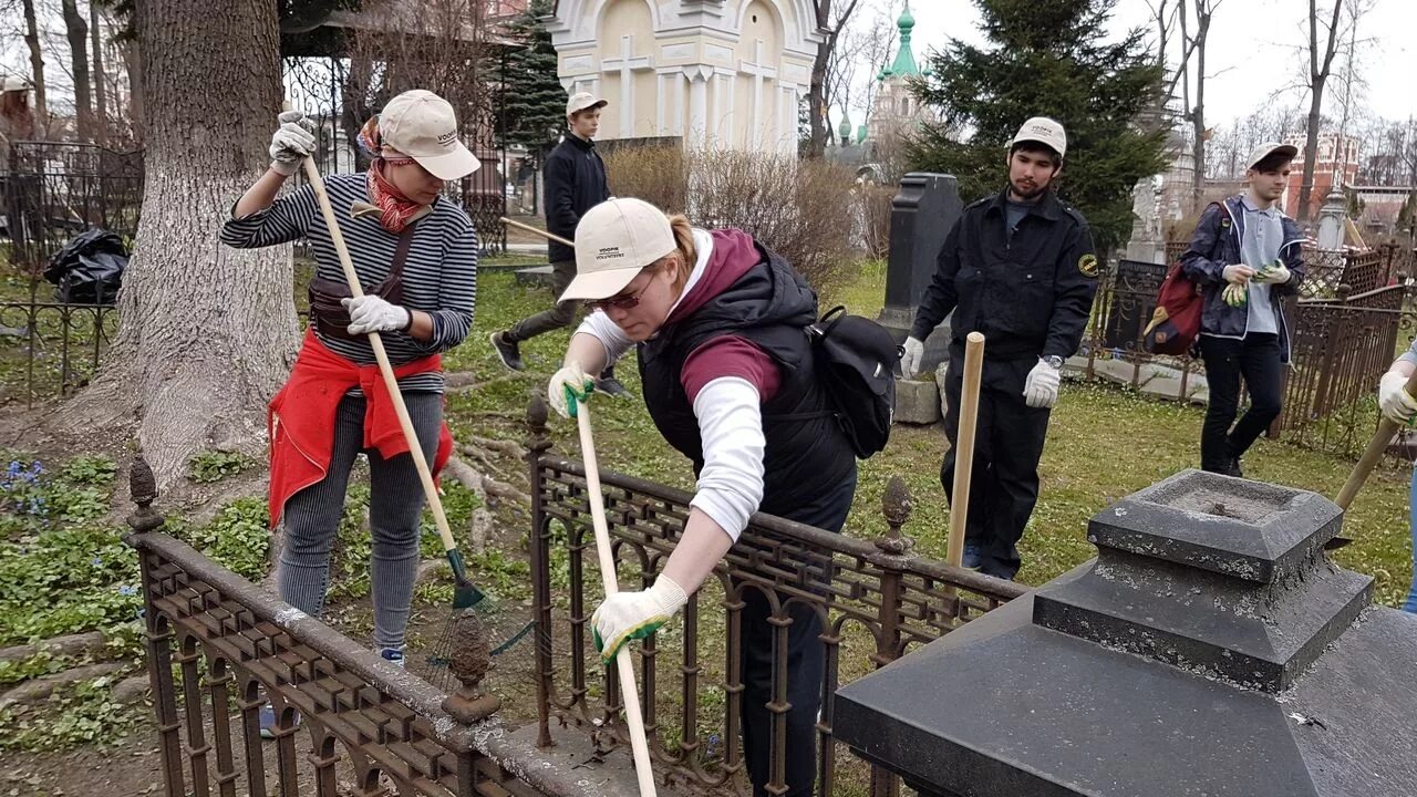 Иностранные волонтеры. Сохранение памятников культуры. Охрана памятников. Волонтеры охрана памятников. Сохранение памятников культуры волонтерство.