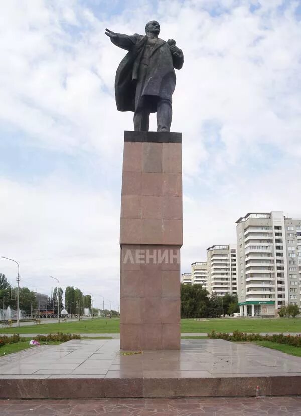 парк гидростроителей в волжском. город волжский памятник ленина. памятники волжского логинов. площадь труда волжский. достопримечательство волжского.