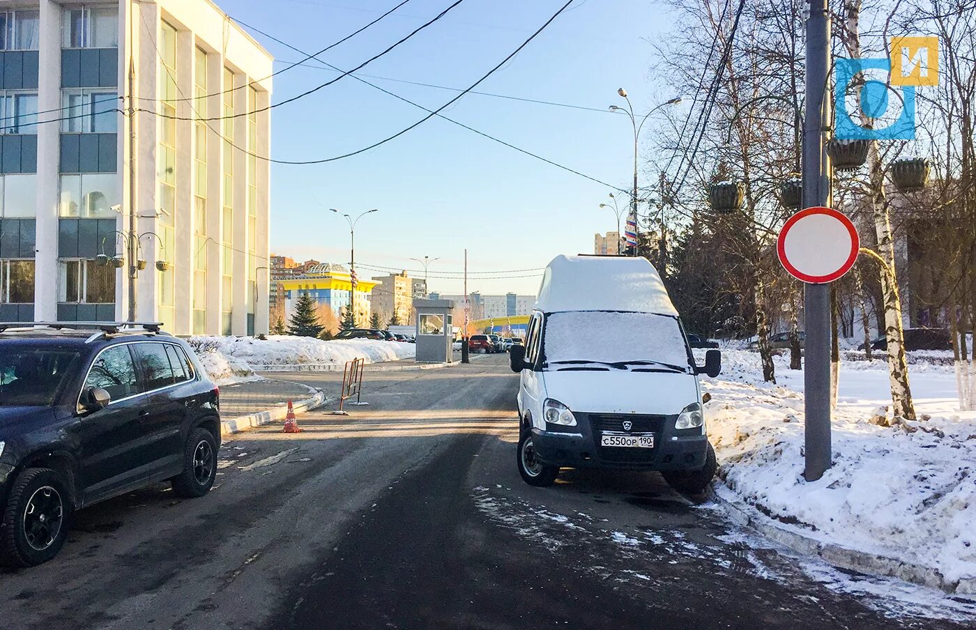 Запрещать движение транспортный. Штраф сквозной проезд. Движение запрещено фото. Знак 3.2 движение запрещено фото. Камера на сквозной проезд.