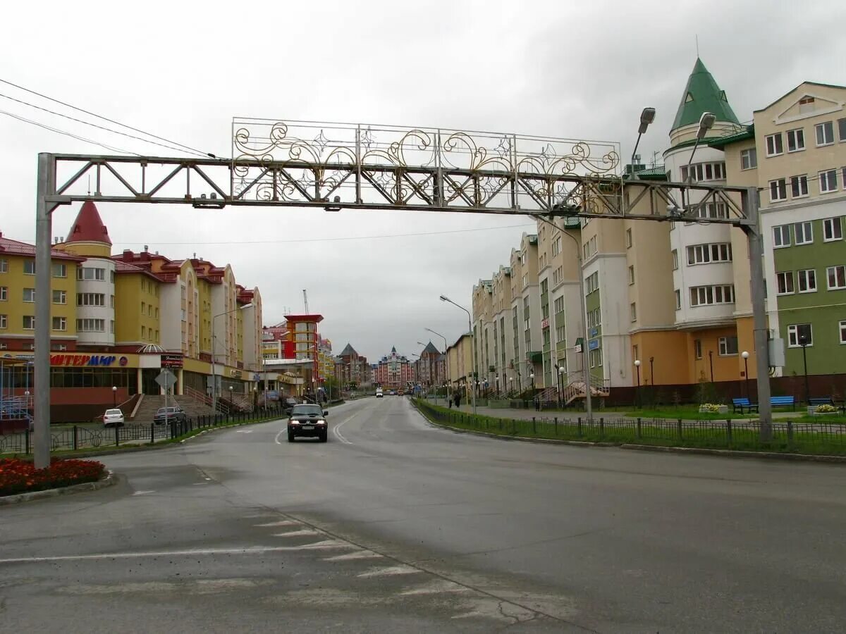 Департаменты города салехард. Салехард центр города. Изумрудный Салехард. Салехард Центральный на Республики. Салехард исторический центр.