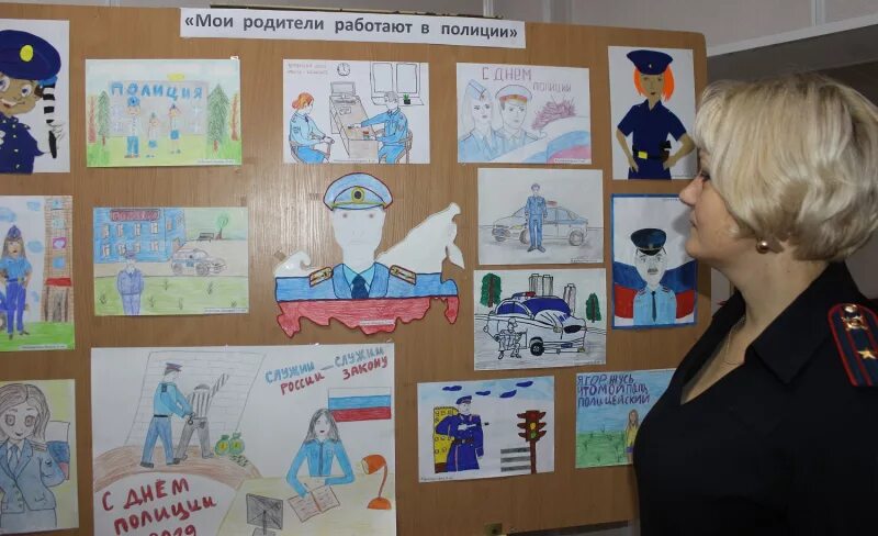 Рисунок на тему полицейский. Выставка рисунков мои родители работают в полиции. Мои родители работают в полиции. Мама полицейский. Полицейский рисунок.