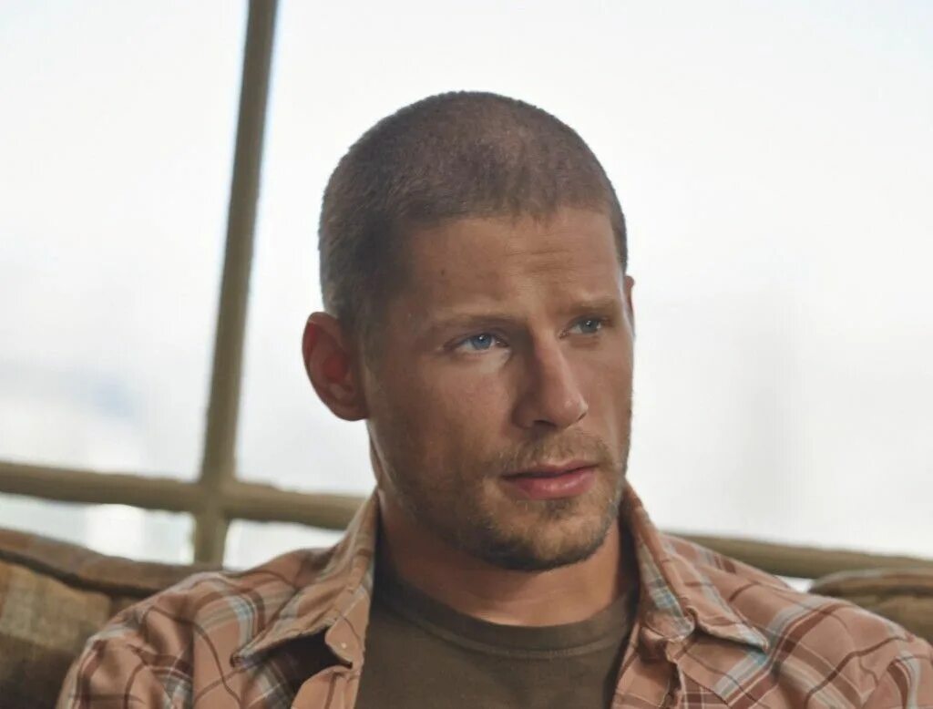 Мэтт лауриа королевство. Matt lauria королевство. Мэтт лауриа. Дикинсон matthew lauria. Мэтт лауриа.