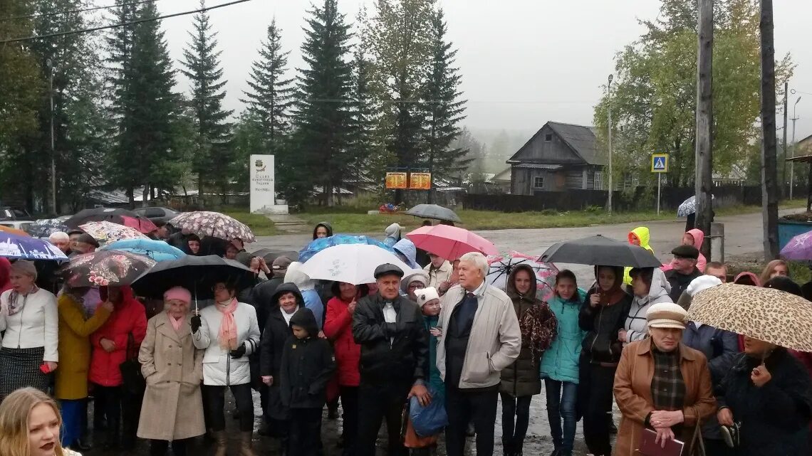 Поселок ленинский алданский район республики саха якутия. Горнолыжка алдан. Памятник бертину и тарабукину в алдане. Поселок лебединое. Голец лебединый высота.