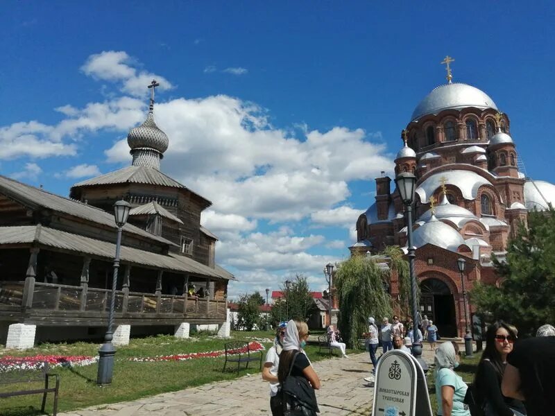 Остров свияжск экскурсии. Остров-град Свияжск храм всех религий. Остров-град Свияжск зимой. Свияжск остров-град экскурсии. Сказочный остров град Свияжск.