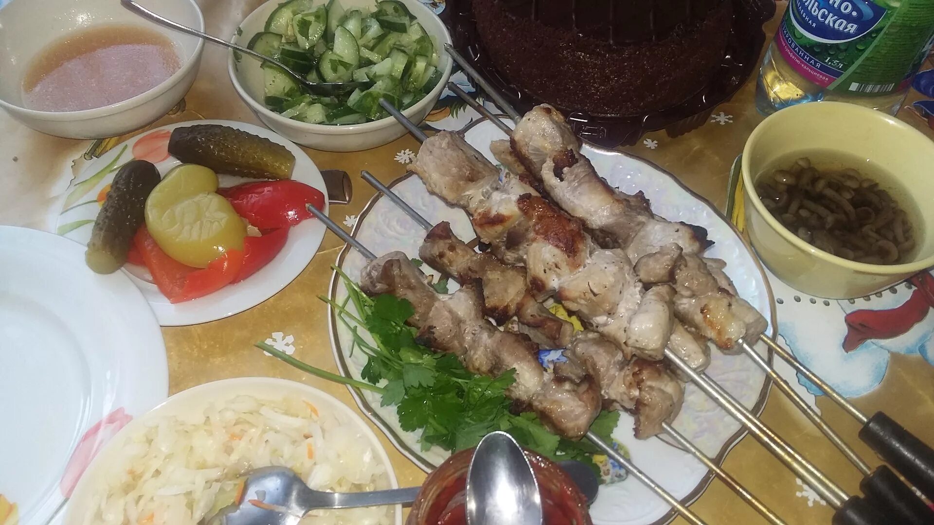 Где можно вкусно покушать шашлык. Шашлык в каспийске. урама шашлык узбекский. шашлычков покушать. поесть шашлык в сысерти.