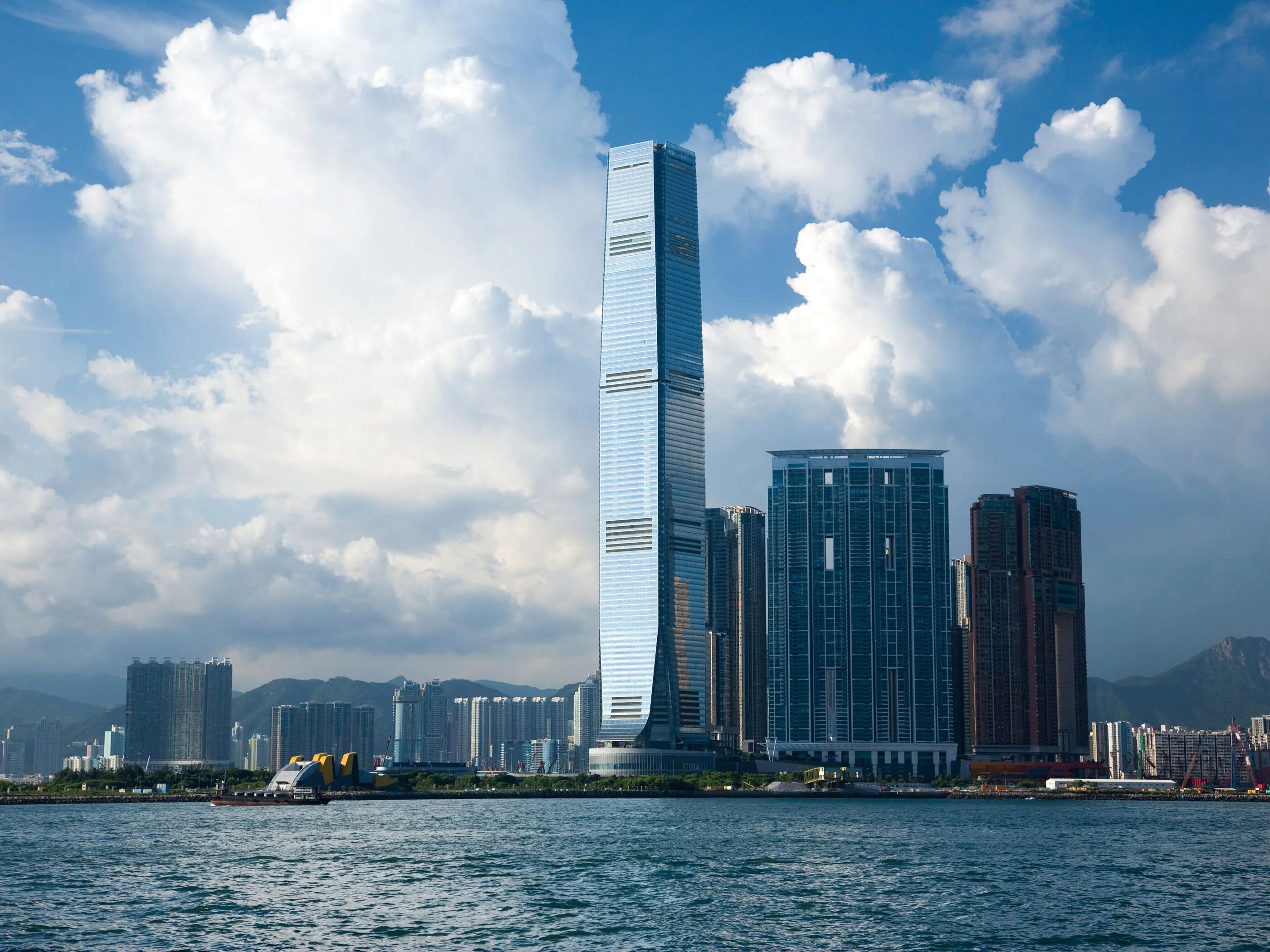 Международный коммерческий центр (International Commerce Centre) Гонконг. Гонконг самый высокий небоскреб. Небоскреб Гонконга скайскрепер. Международный финансовый центр небоскрёб в Гонконге.
