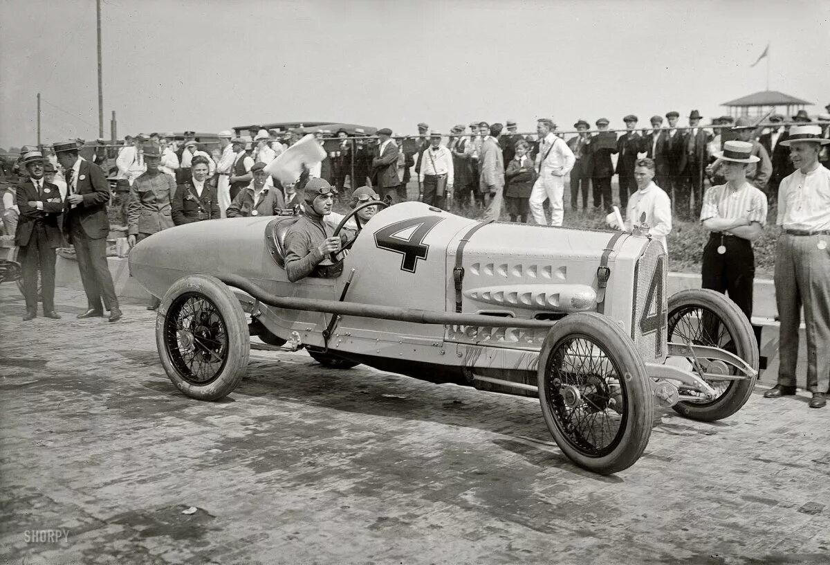 Ремонт 20 автомобилей. Паккард Твин сикс 1916. Мерседес 1916. Mercedes гоночный 1907. Старинные автомобили.