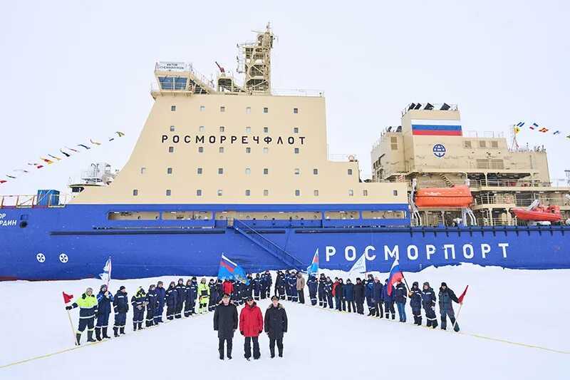 Капитан ледокола илья муромец. Экипаж ледокола. Ледокол капитан чаадаев архангельск. Первый экипаж атомного ледокола ленин. Атомный ледокол ямал внутри.