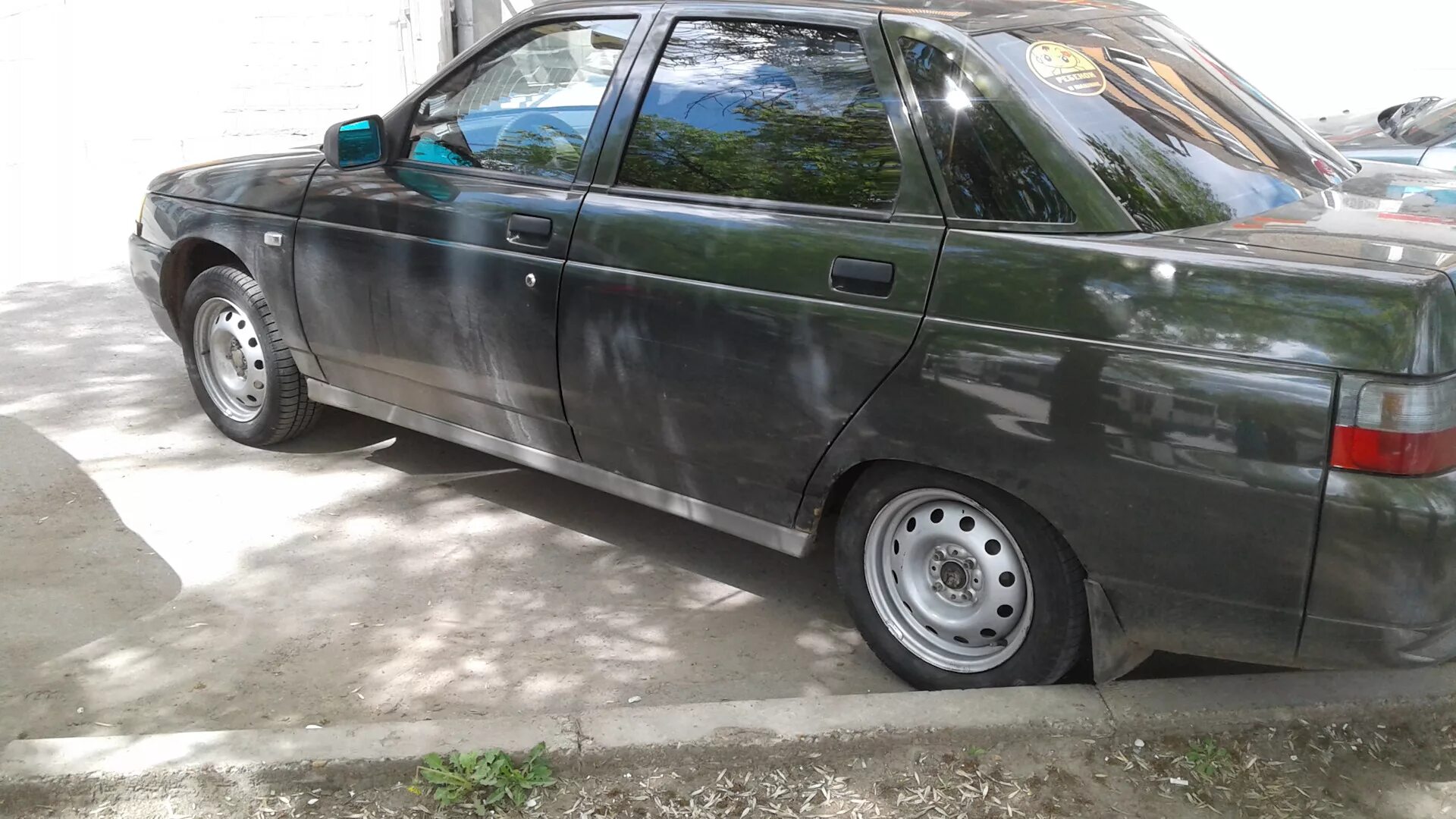 Ваз 2110 r14. Ваз 2110 на штампах. Ваз 2110 на 14 штампах. Ваз 21101 2004. Штампы р14 на ваз 2110.
