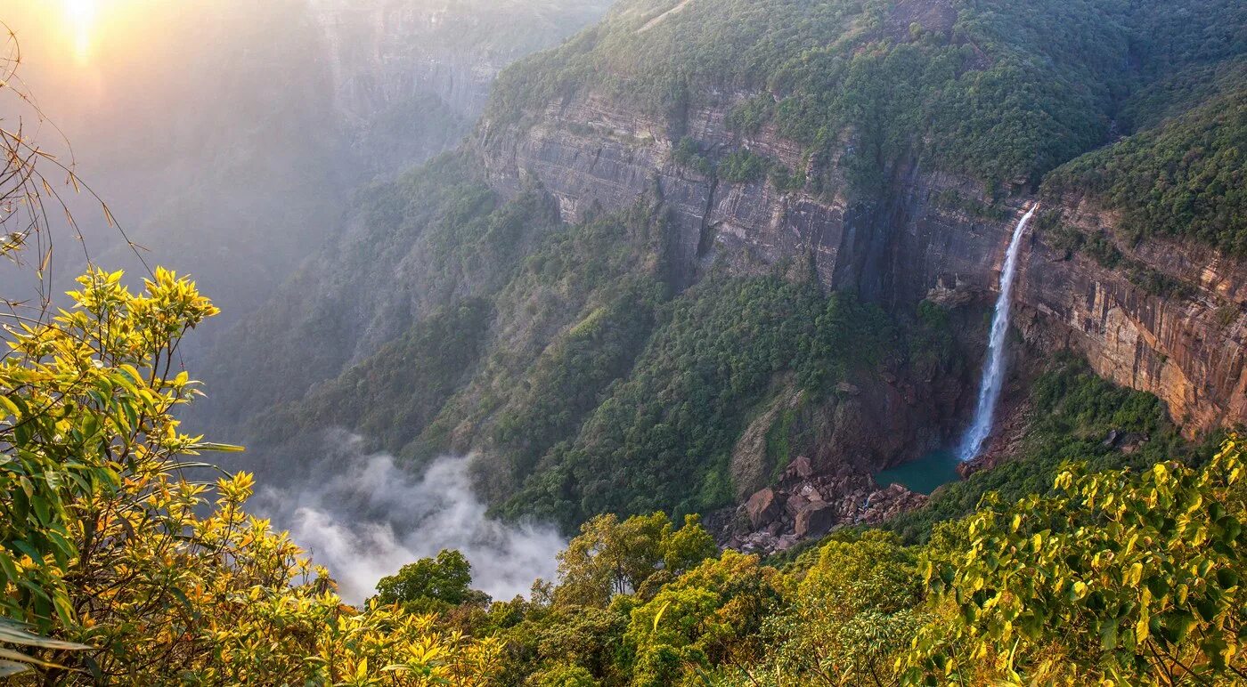 Черапунджи самое влажное место на земле. Штат Мегхалая в Индии. Черрапунджи Индия. Долина Черрапунджи. Маусинрам Мегхалая.