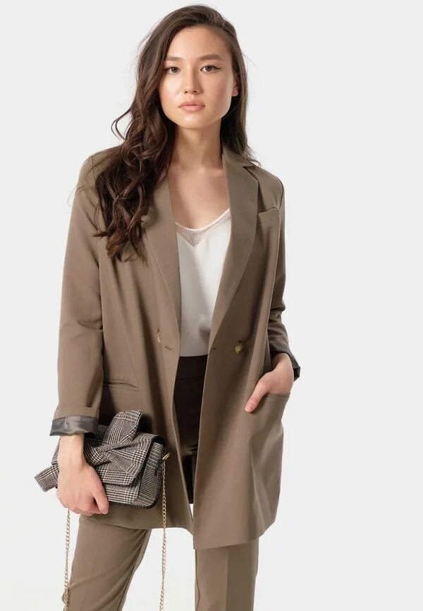 Жакет eirene rr4. Блейзер женский удлиненный. Удлиненный женский жакет sisley черный. Свободный пиджак женский. Двубортный пиджак в полоску женский.