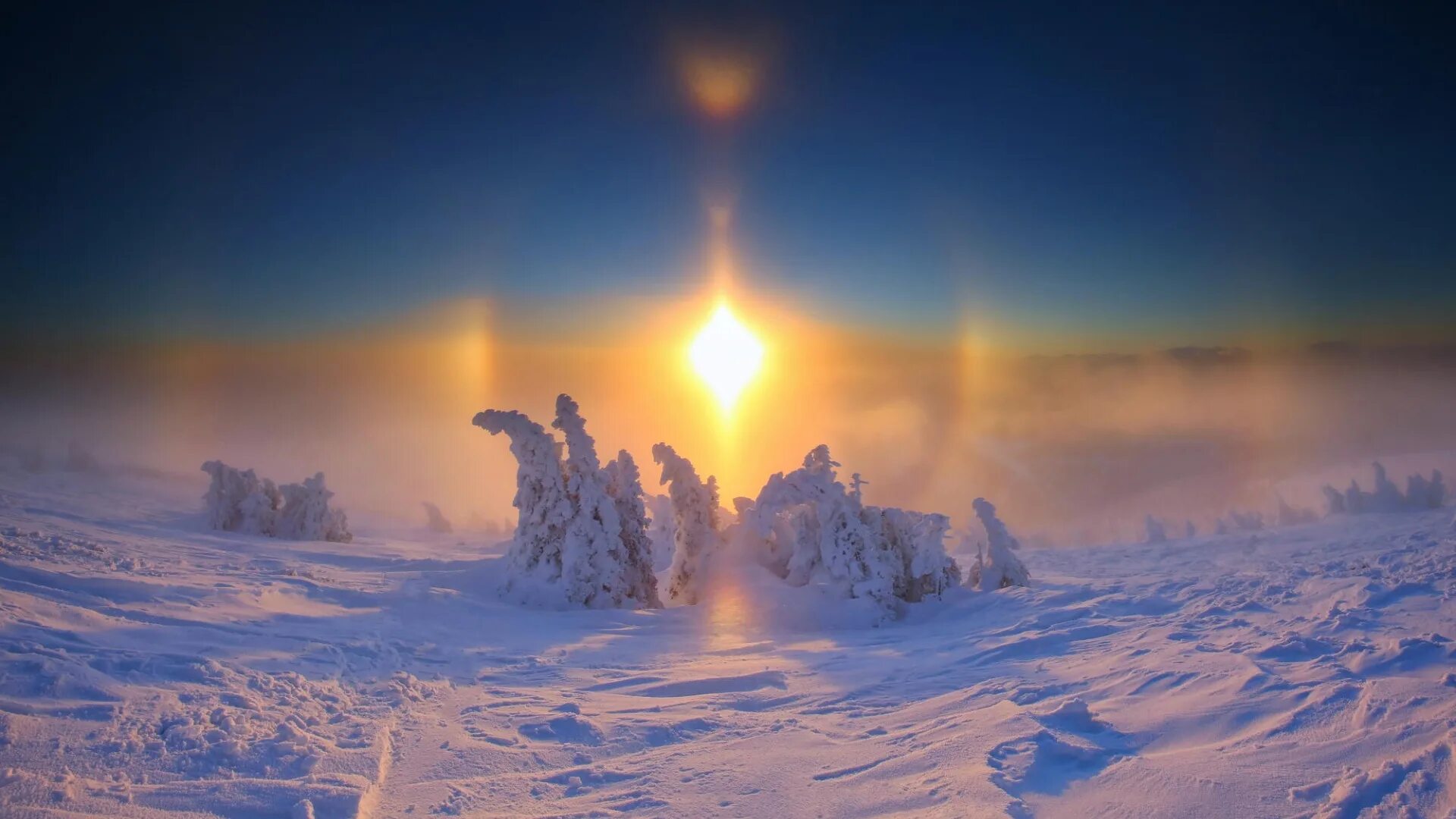 Зимняя Радуга гало. Северное сияние солнечное гало. Гало Радуга зимой. Зима солнце.