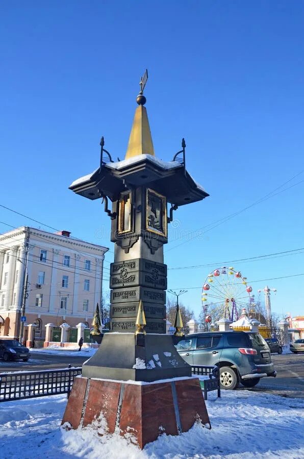 Что символизирует скульптура нулевой километр. Нулевая верста Архангельск памятник. Нулевой километр Архангельск. Знак символ нулевой километр Архангельск. Архангельск достопримечательности нулевая верста.