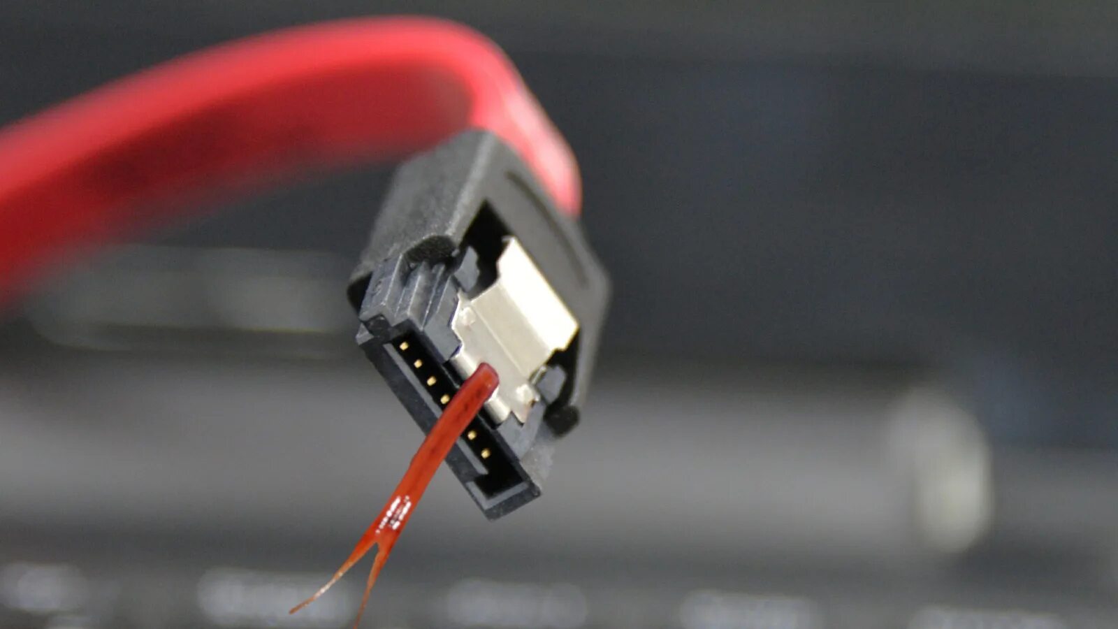 Как подключить sata. Sata 3 разъем. sata 3 разъем на материнской плате ноутбука. type c sata гнездо. подключение sata 3.