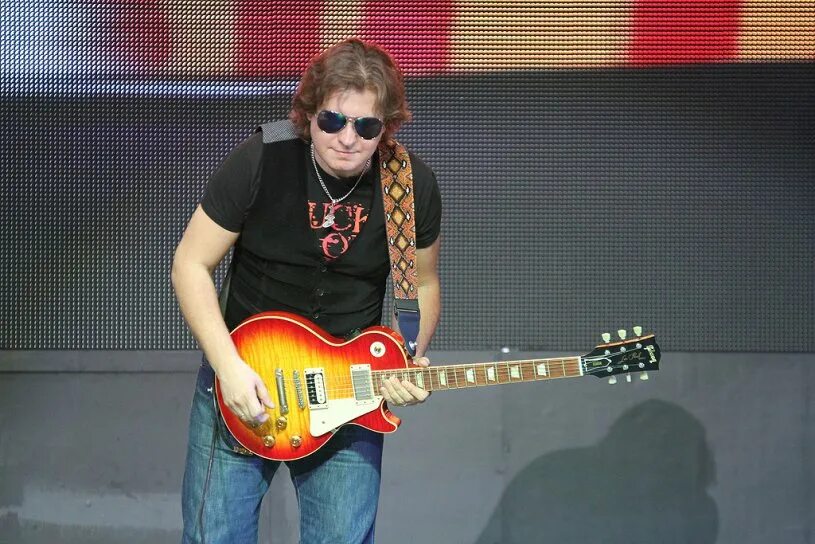 Мирошниченко гитарист. Мирошниченко музыкант.