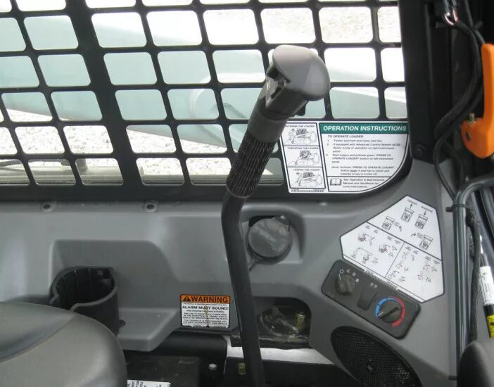 Управление bobcat. Bobcat s175 кабина. рычаг управления bobcat s530. бобкэт s510. кабина органы управления bobcat s530.