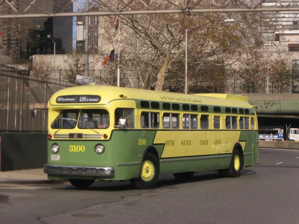 Fifth Avenue coach Company. Автобусы Америка TDH 5301. Facco Yellow coach. 1968 GM TDH 4523.