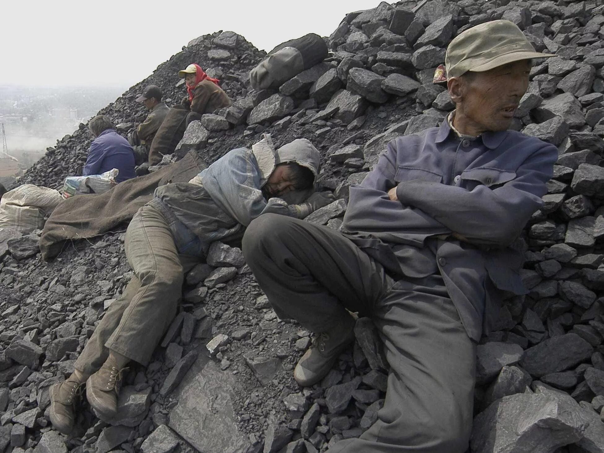 Добыча китая. Добыча китая. Добывающая промышленность китая. Добыча каменного угля в китае. Горнодобывающая промышленность китая.