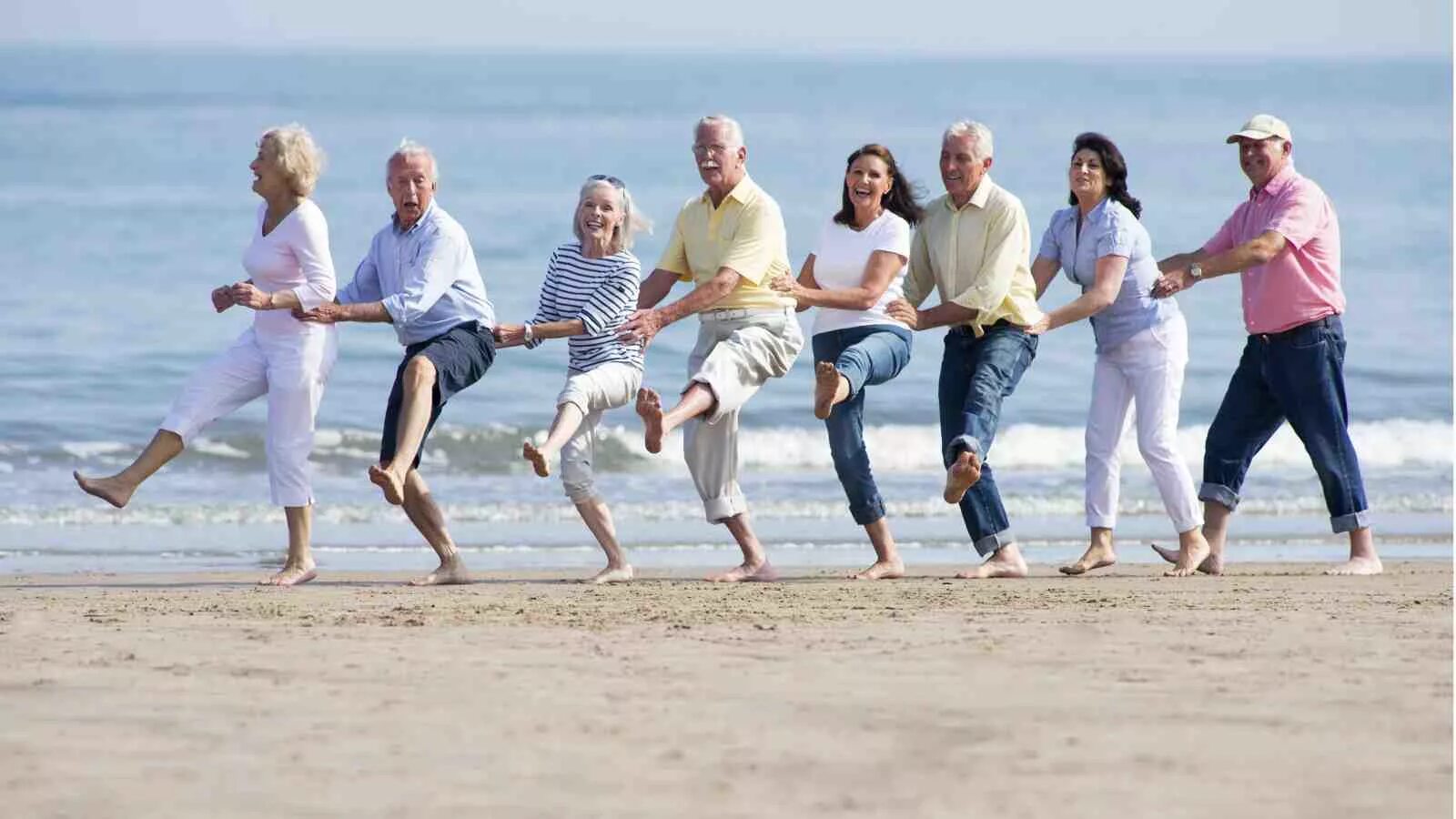 The company is years old. Baby Boomers поколение. Счастливые пенсионеры. Активный и здоровый образ жизни. Счастливые пожилые люди.