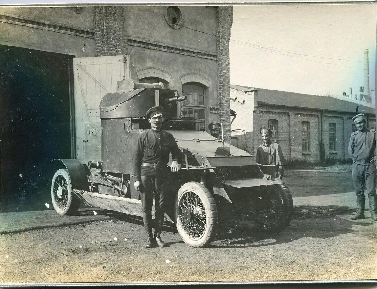 Автомобили первой мировой. Бронеавтомобиль Руссо-Балт 1914. Ланчестер бронеавтомобиль. Бронеавтомобиль Ланчестер 1914. Броневик Ланчестер британский.