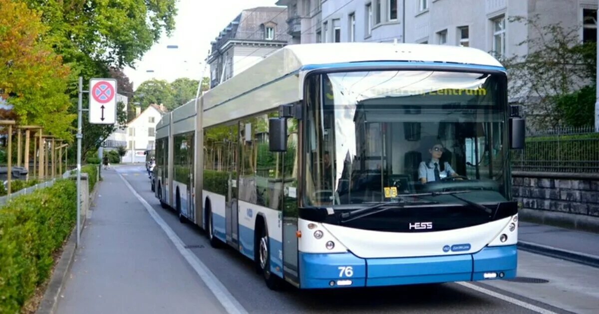 Городской автобус. Современный городской автобус. Современный троллейбус. Европейские троллейбусы.