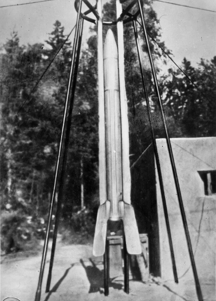 Создатель ракеты на жидком топливе. ГИРД 9 ракета. Ракета ГИРД 10. Ракета ГИРД-09 на гибридном топливе, 1933 год. Первая Советская жидкостная ракета «ГИРД-09».