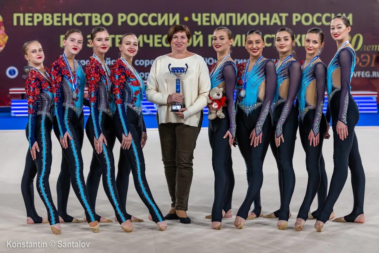 Девочки гимнастки. Феникс казань. Гимнастика для девочек. День свободы феникс. Гимнастки феникс.