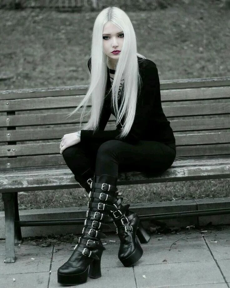 15 гот. 15 гот. Девушки готы в ботинках. Девушки готы красивые. 15 гот.