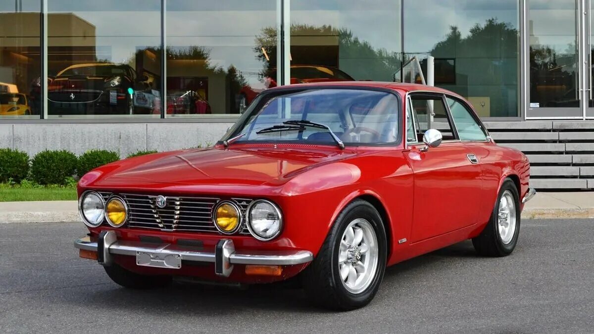 Альфа ромео авито. Alfa Romeo gt 1974. Alfa Romeo GTV 1974. Alfa Romeo 60's. Alfa Romeo gt.