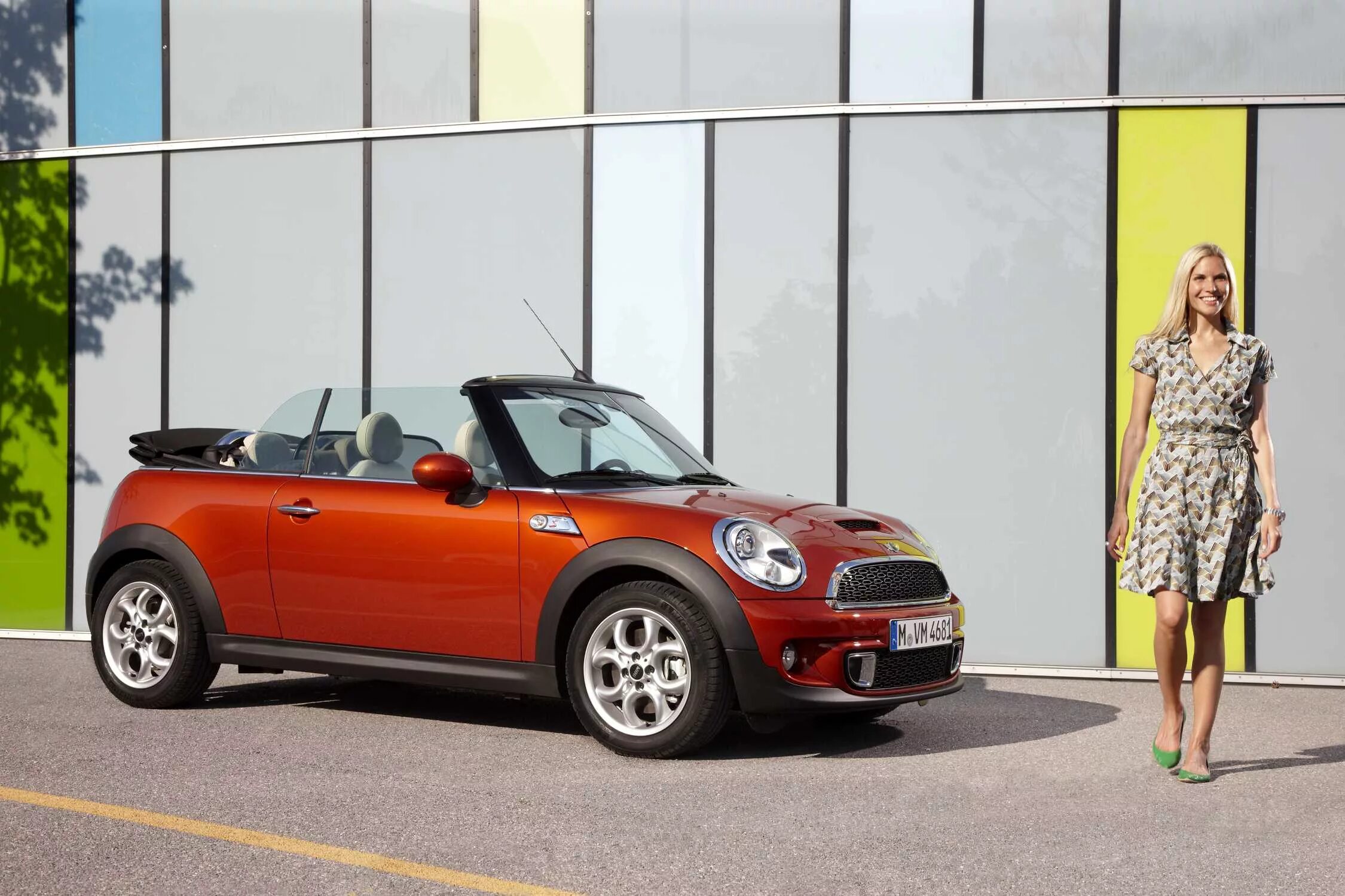 Включи мини машина. Mini Cooper s 2013 Cabriolet. Мини Купер клабмэн кабрио. Clubman Mini кабриолет. Мини Купер 2011.