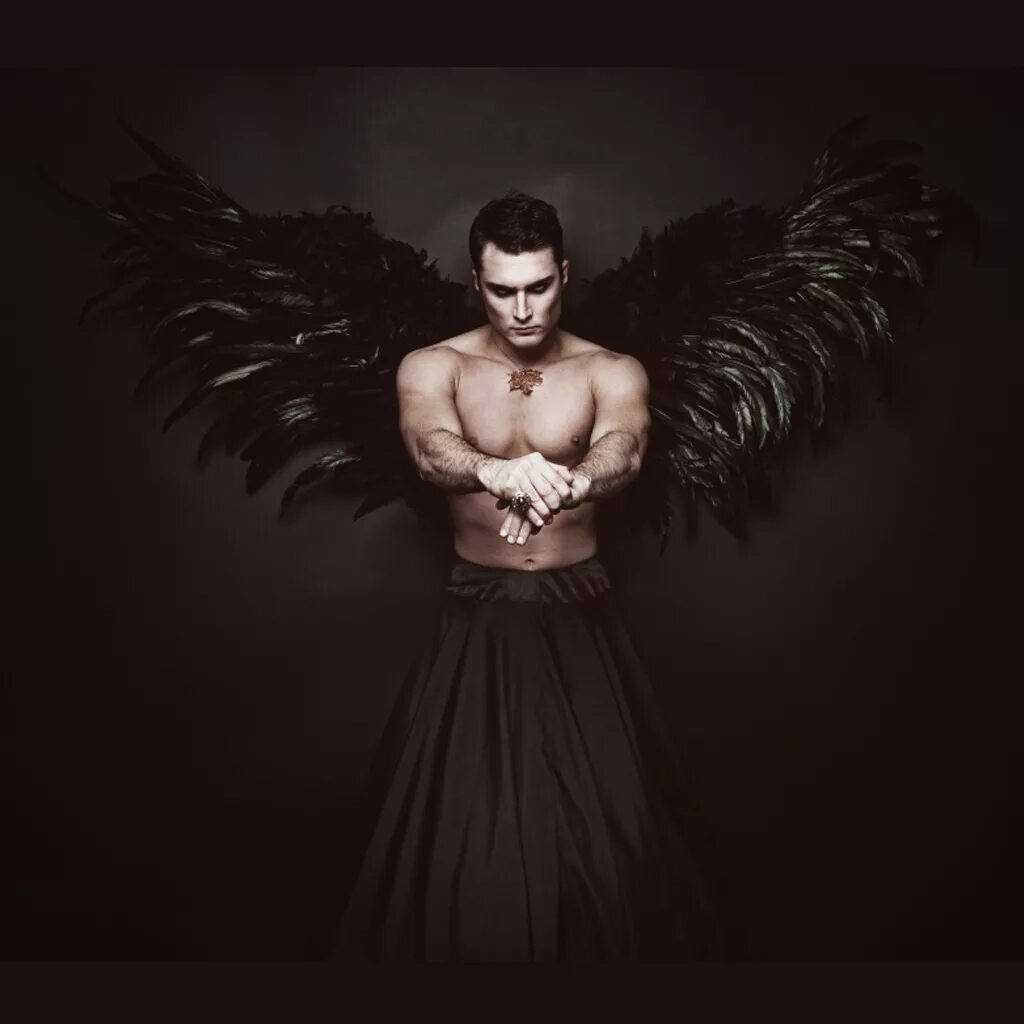 сатанаэль архангел. красивый ангел парень. крылья демона. ангел картинки. ангел мужчина фэнтези.