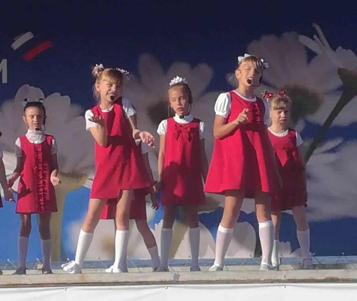 Костюмы для детского ансамбля. Детские эстрадные коллективы. Костюмы для эстрадного ансамбля. Детские ансамбли. Детский эстрадный коллектив.