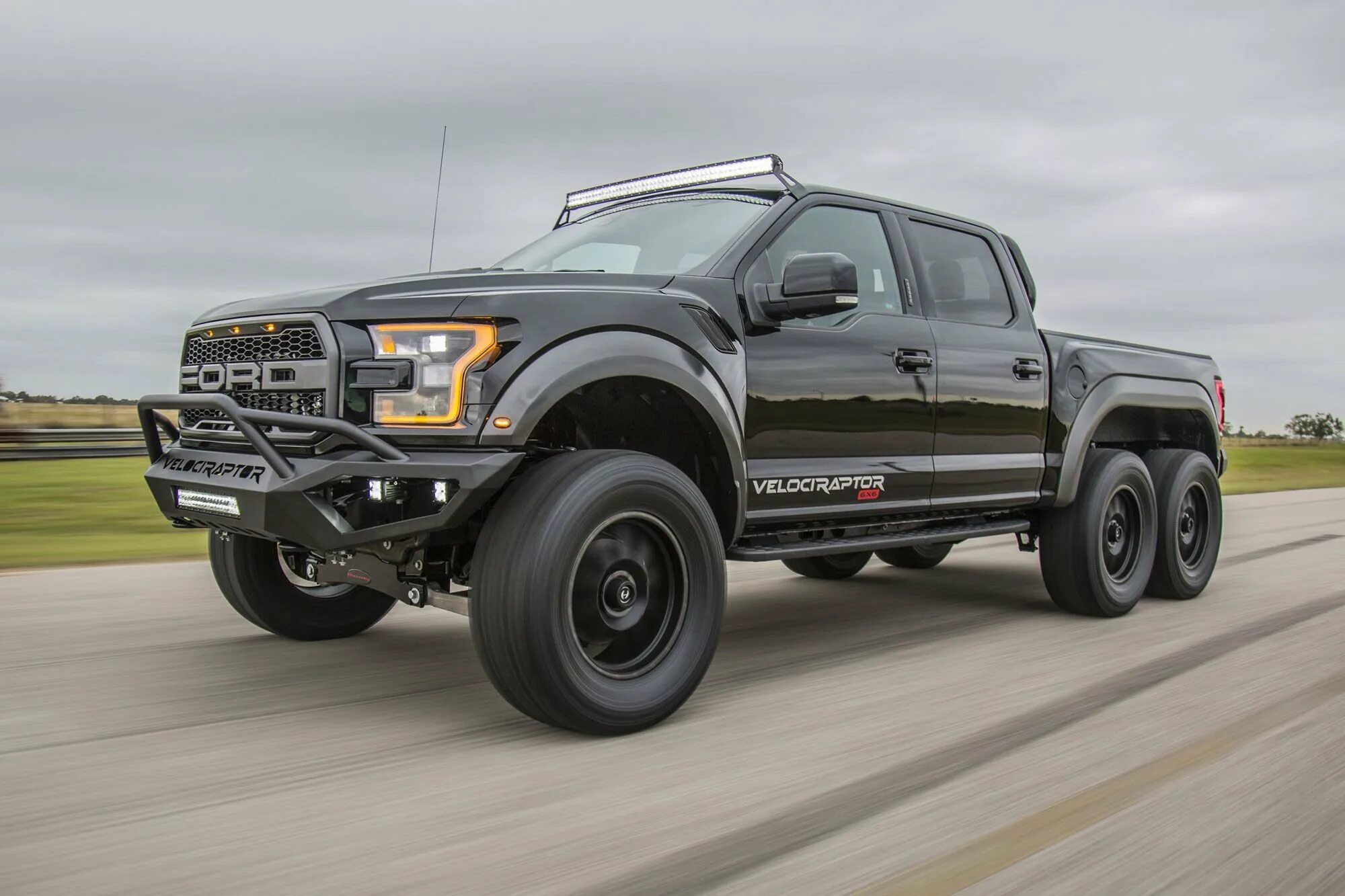 Крупные пикапы. Форд ф 150 Велоцераптор. Ford Hennessey Velociraptor 6x6. Ford f 150 Velociraptor Hennessy 6x6. Ford f 150 Velociraptor 6x6.