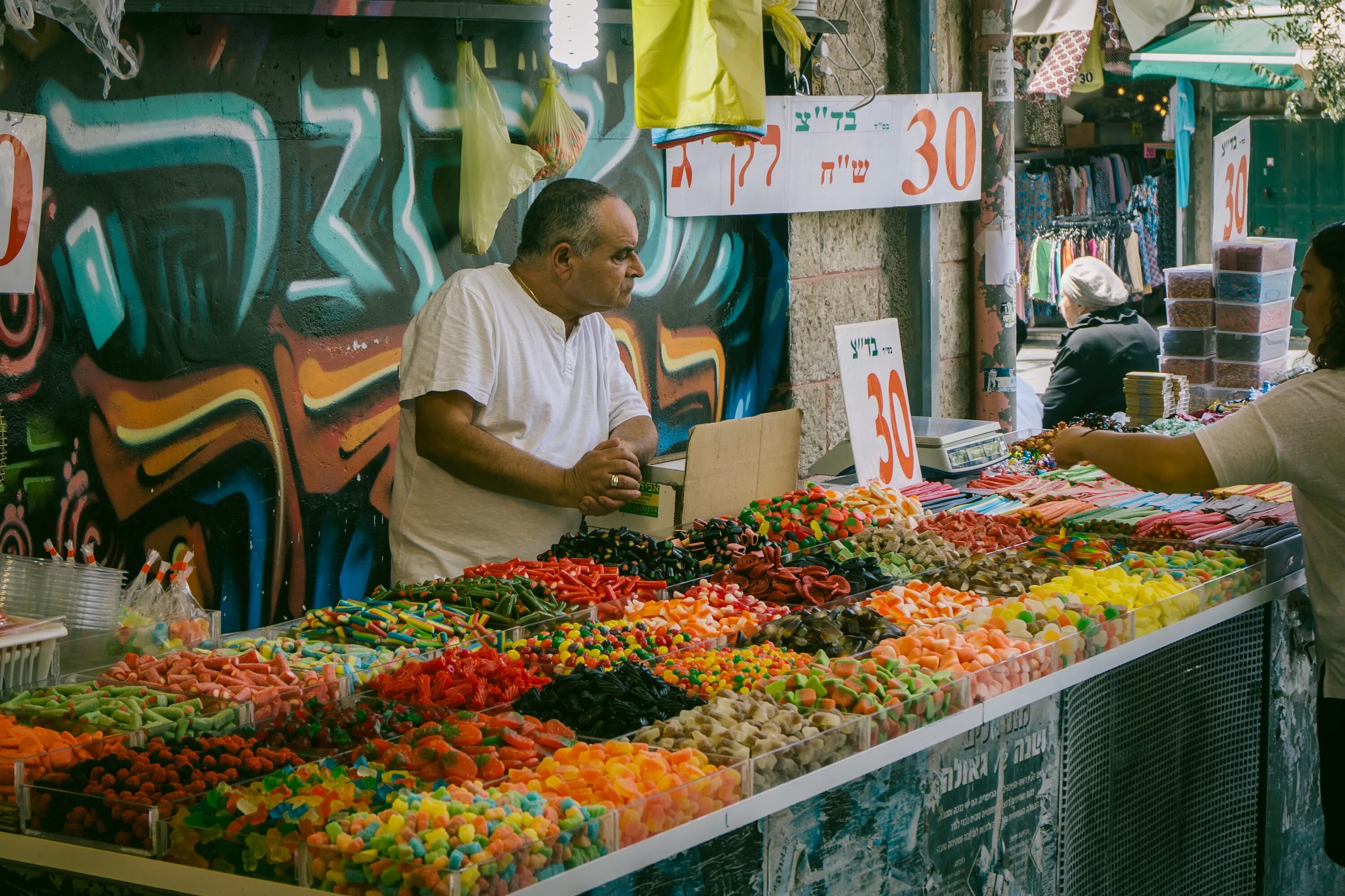 Рынок Махане Иегуда в Иерусалиме. Рынок Махане Иегуда в Иерусалиме люди. Базар (рынок). Базар фото.